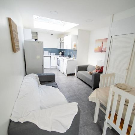 Stay Sa Cosy Equipped Studios Available 10 Mins From The City! Free Wifi &50" Smart Tv'S! 伯明翰 外观 照片