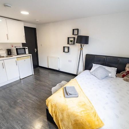 Stay Sa Cosy Equipped Studios Available 10 Mins From The City! Free Wifi &50" Smart Tv'S! 伯明翰 外观 照片