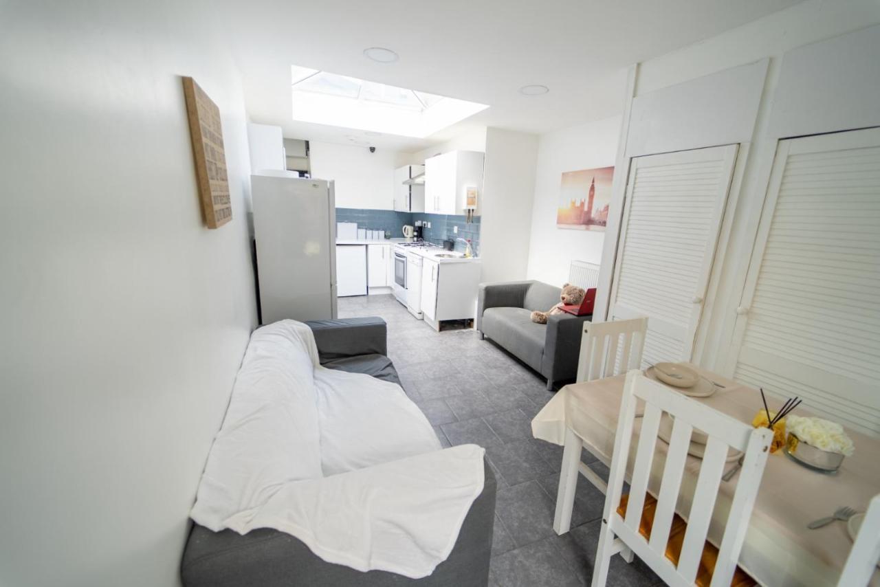 Stay Sa Cosy Equipped Studios Available 10 Mins From The City! Free Wifi &50" Smart Tv'S! 伯明翰 外观 照片