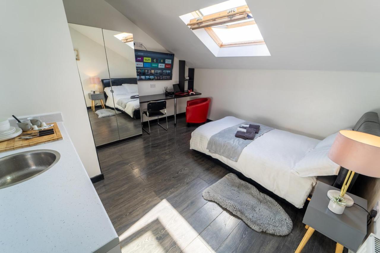 Stay Sa Cosy Equipped Studios Available 10 Mins From The City! Free Wifi &50" Smart Tv'S! 伯明翰 客房 照片
