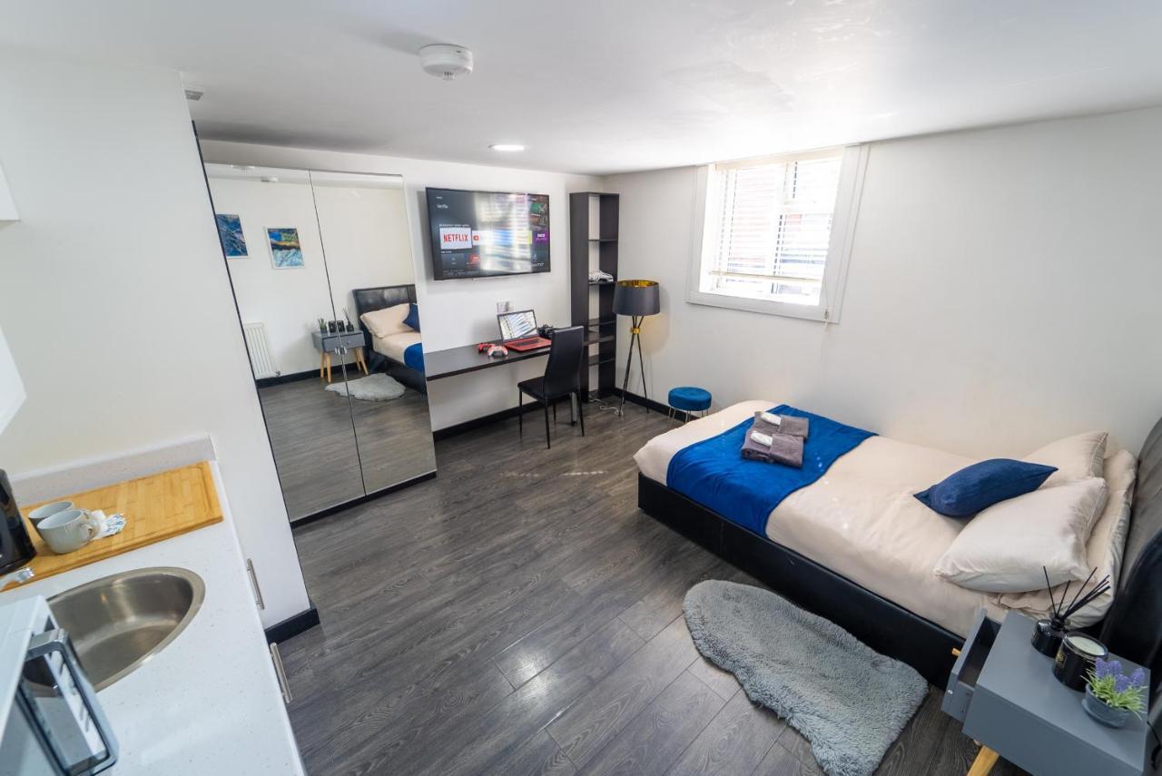 Stay Sa Cosy Equipped Studios Available 10 Mins From The City! Free Wifi &50" Smart Tv'S! 伯明翰 客房 照片