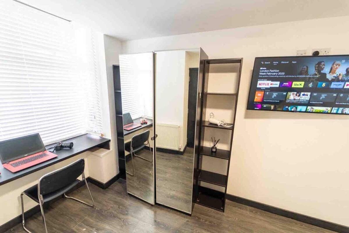 Stay Sa Cosy Equipped Studios Available 10 Mins From The City! Free Wifi &50" Smart Tv'S! 伯明翰 外观 照片
