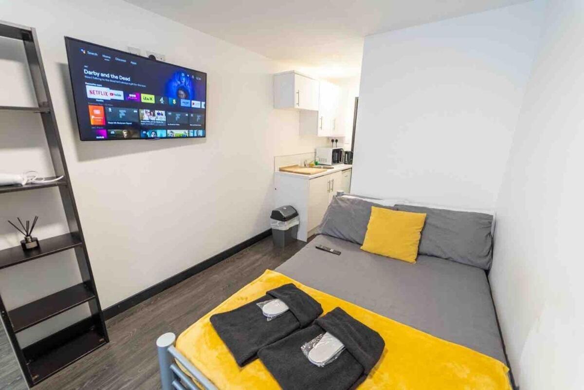 Stay Sa Cosy Equipped Studios Available 10 Mins From The City! Free Wifi &50" Smart Tv'S! 伯明翰 外观 照片